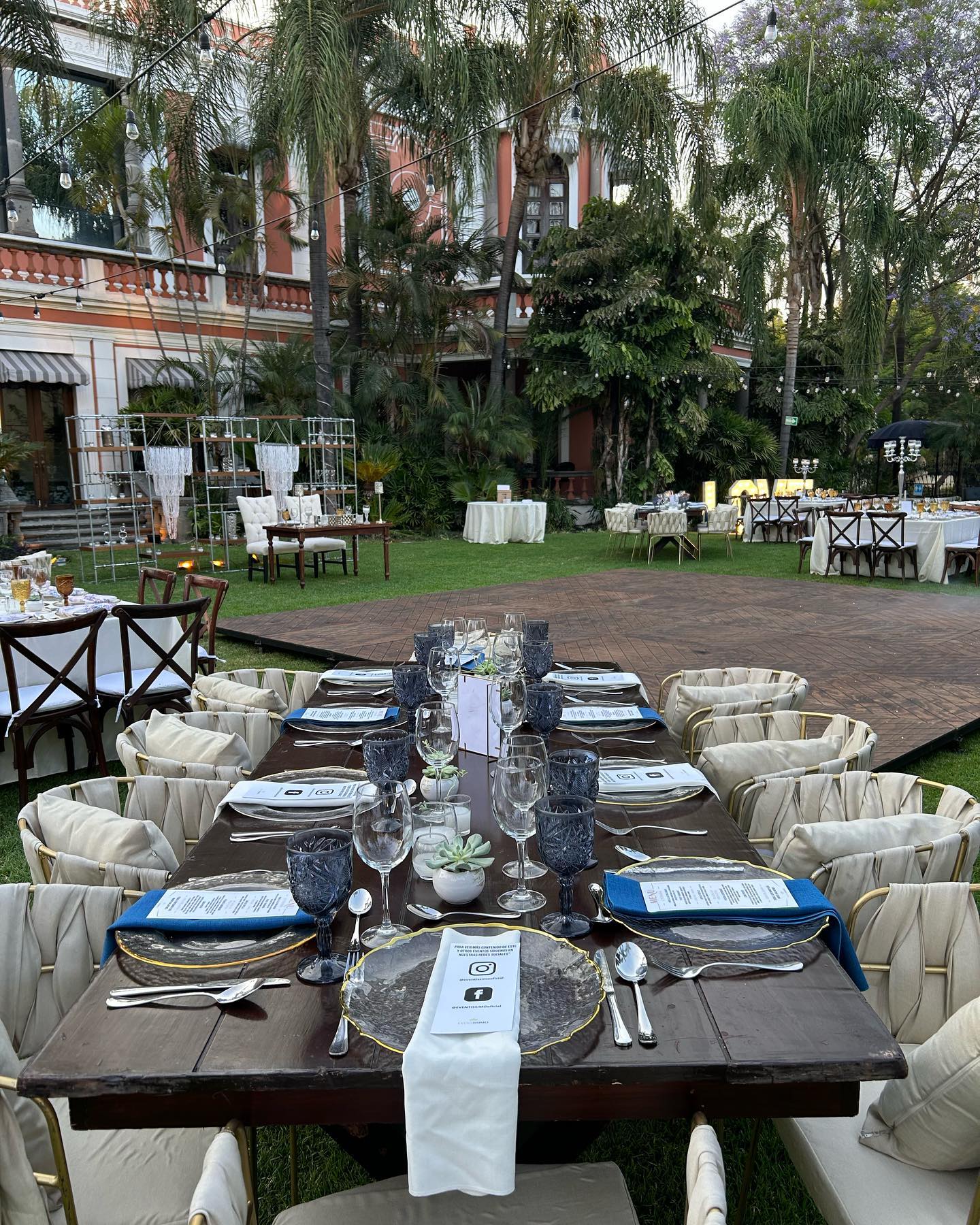 mobiliario-sillas-mesas-montaje-eventos